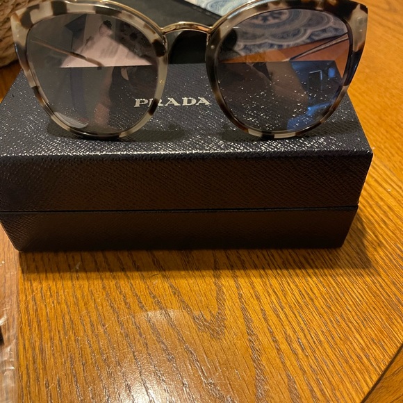 Prada cat eye sunglasses. Tortoise shell. Missing plastic nose pieces. - Picture 3 of 4